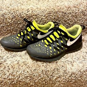 NIKE Fingertrap Max Volt Running Shoes Gray Green Black Size 12